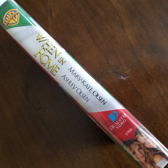 When in Rome Mary-Kate & Ashley Olsen (2002 VHS) - Picture 2 of 7